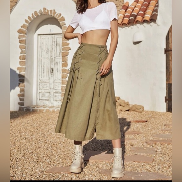 Sheer Short Sleeve Crop Top - Picture 3 of 5